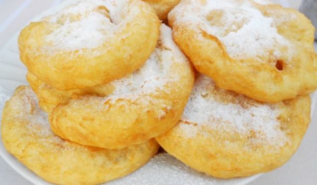 Mekitzi (Fried Dough Pastry)